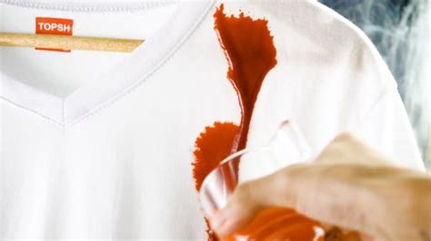 how to make fake blood stains on clothes with acrylic|how to put blood on clothes.